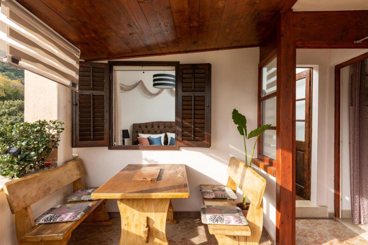 Bougainvillea--Apartment By The Sea Стон Екстер'єр фото