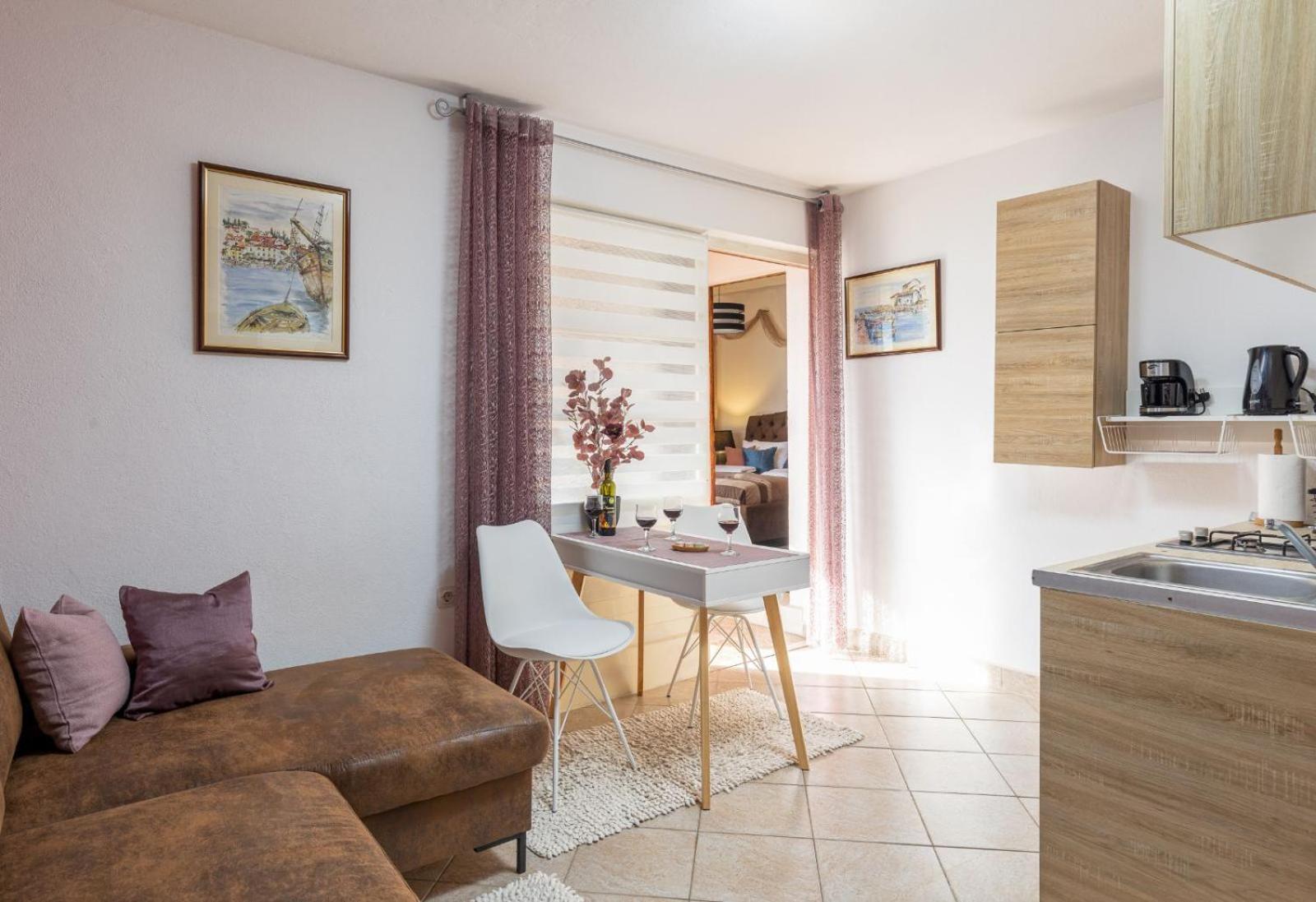 Bougainvillea--Apartment By The Sea Стон Екстер'єр фото
